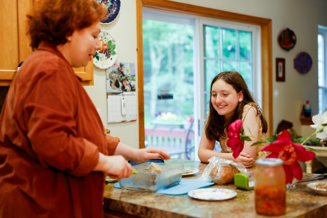 kids helping cook dinner